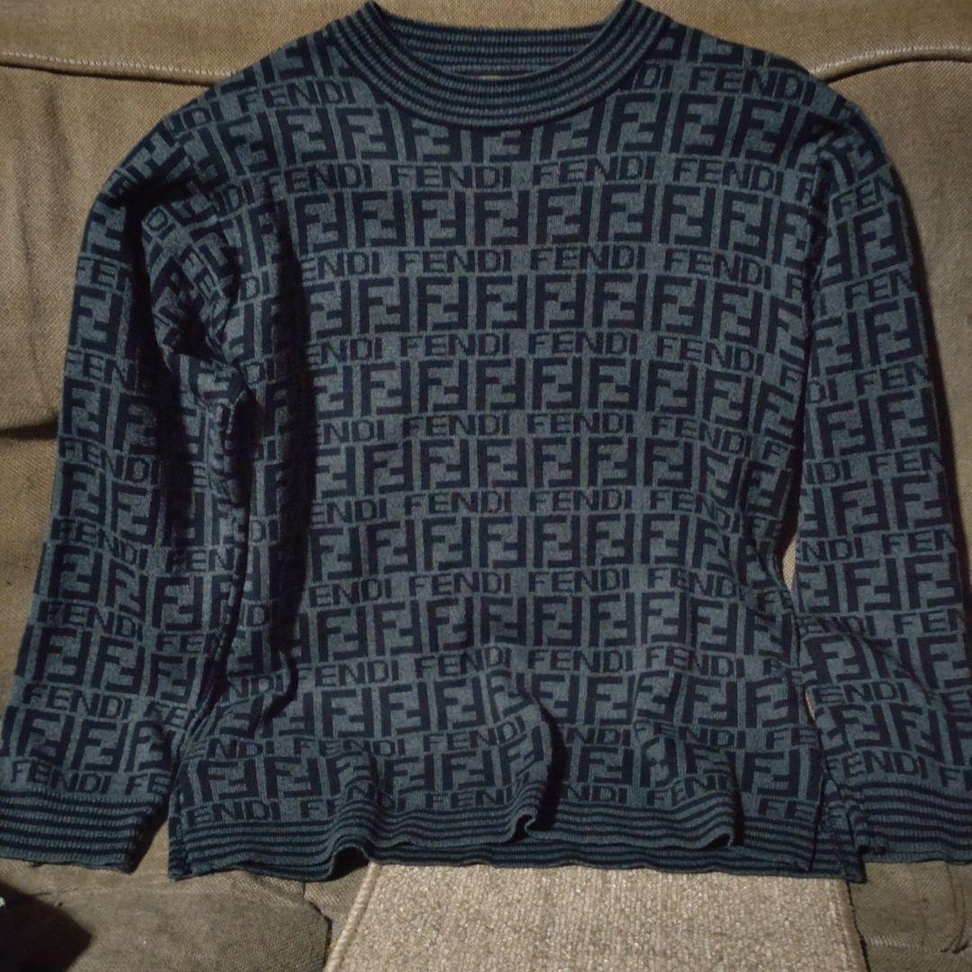 FENDI ロゴパターン ニットセーター Mサイズ画像で判断をお願いします