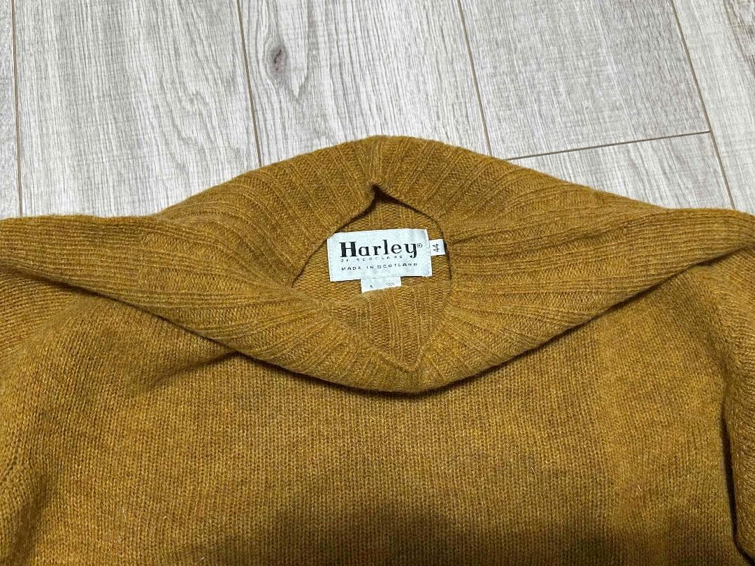 ハーレーオブスコットランド モックネックニットセーター マスタード