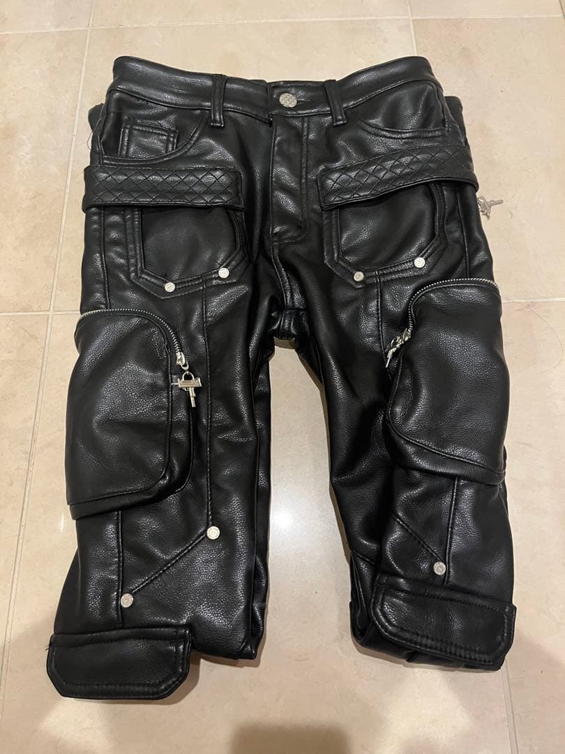 Guapi レザーフレアパンツ - メルカリ