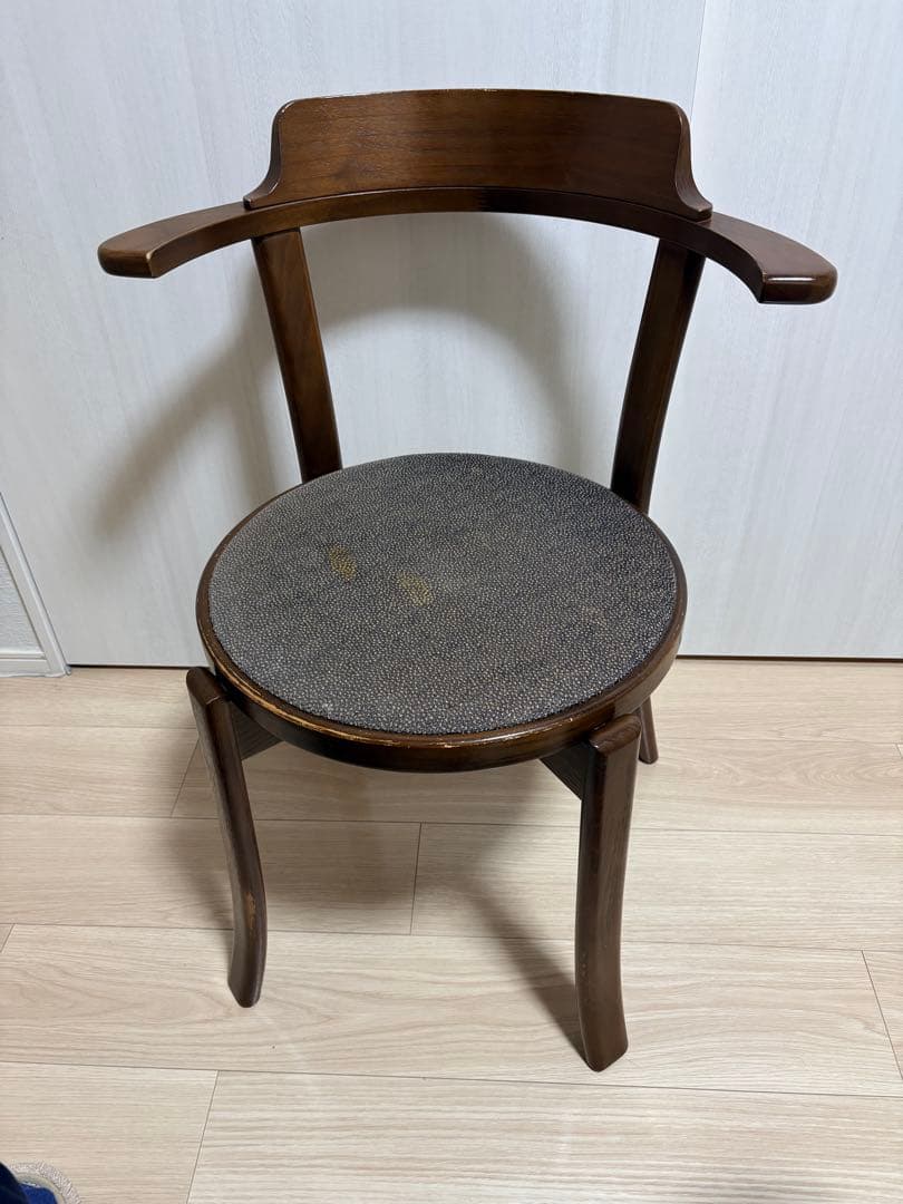 CONDE HOUSE /カンディハウス　ルントオム② ルントオム チェアー(座張)｜50年愛される名作。スタッキングもできる