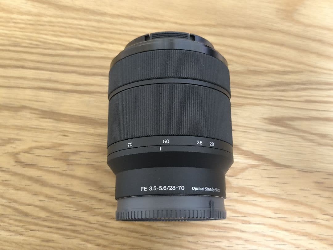 Sony FE 28-70mm f/3.5-5.6 OSS レンズ