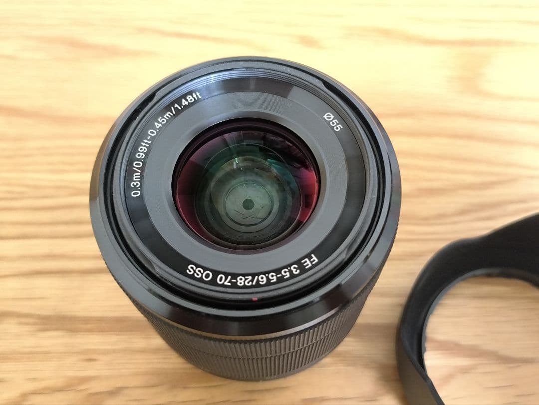 Sony FE 28-70mm f/3.5-5.6 OSS レンズ