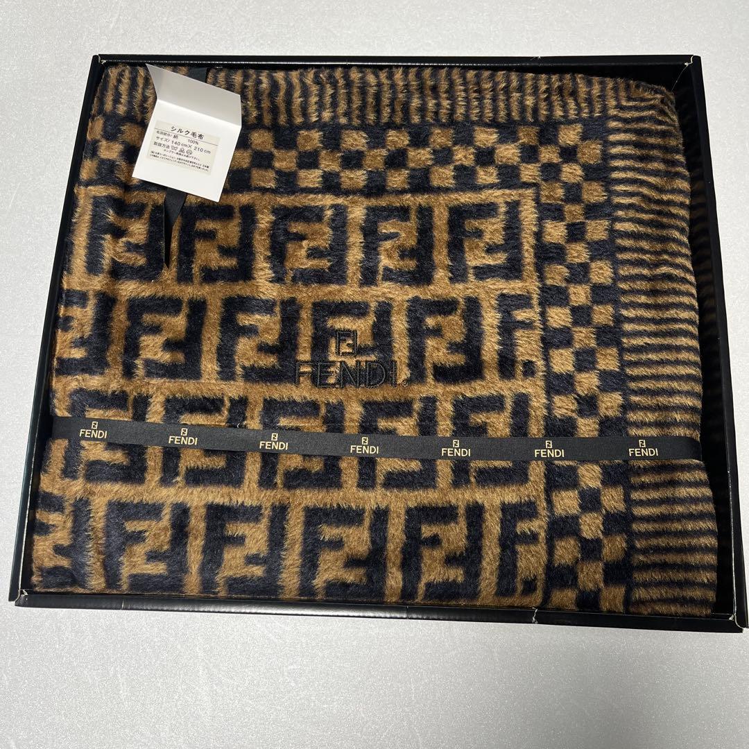 FENDI シルク毛布 140cm×210cm 2026年最新】Yahoo!オークション -「#毛布」(フェンディ)の中古品