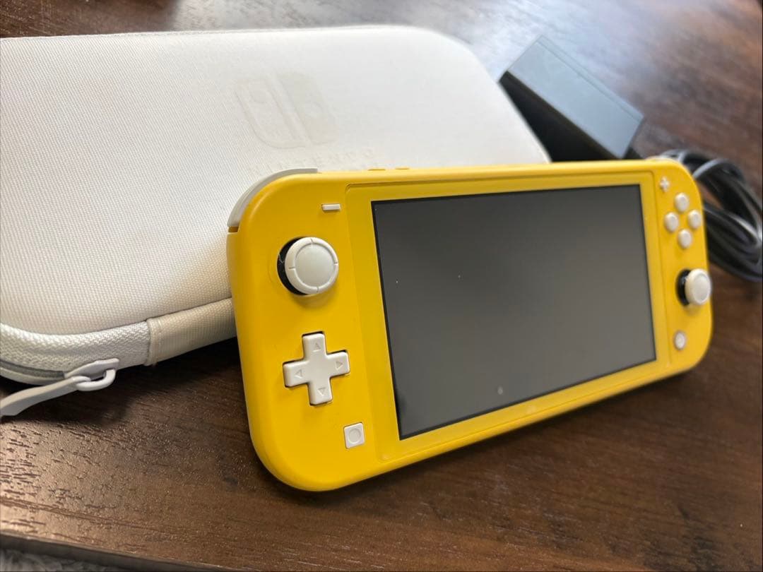 Nintendo Switch Lite イエロー 本体　ゲーム　任天堂 Amazon.com: Nintendo Switch Lite - Yellow : Video Games