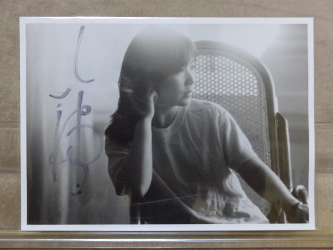 超希少 八神純子 1974～1986 SINGLES plus サイン入り写真付 - メルカリ