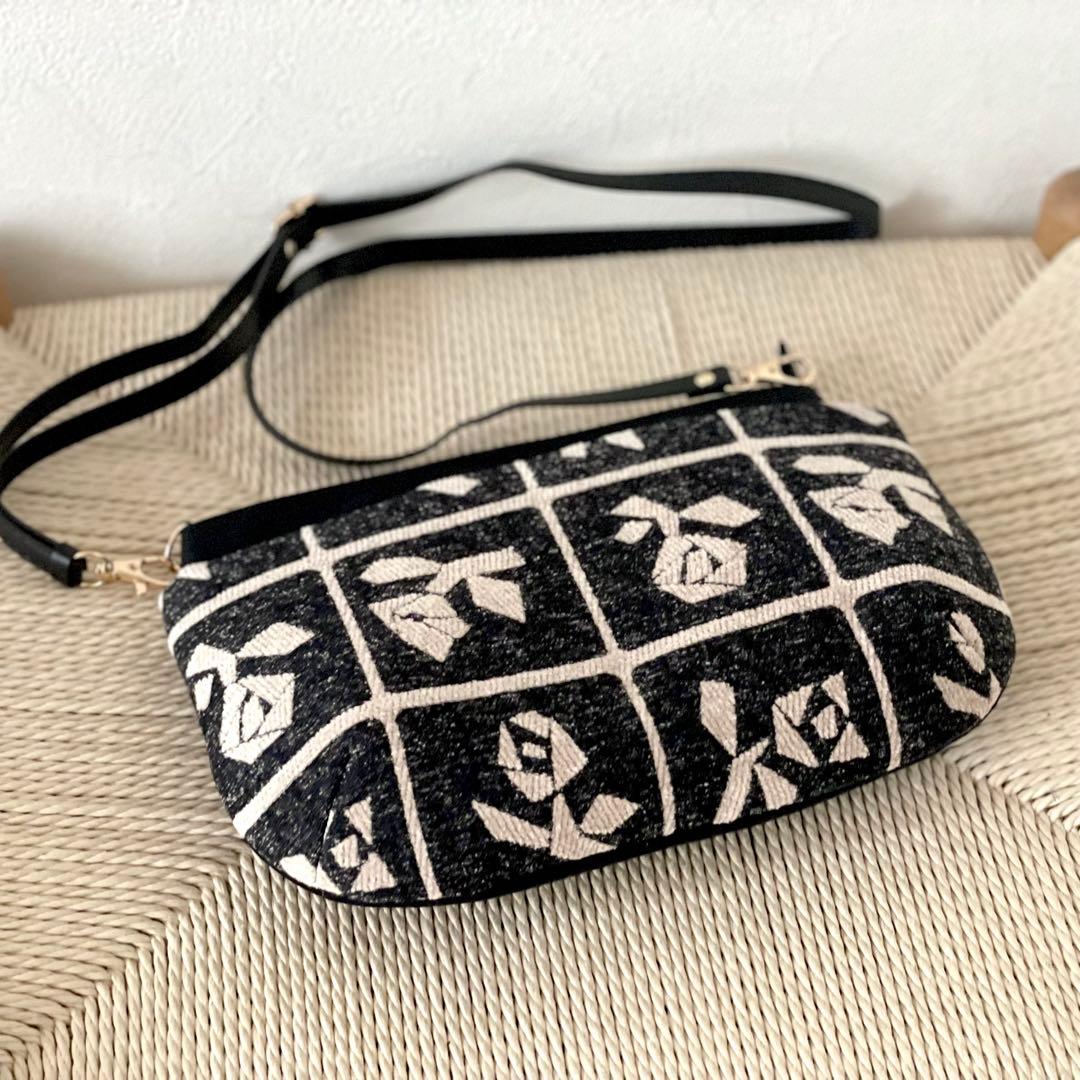 ⚮̈ミナペルホネン Lulu black ドラポケショルダー ポシェット