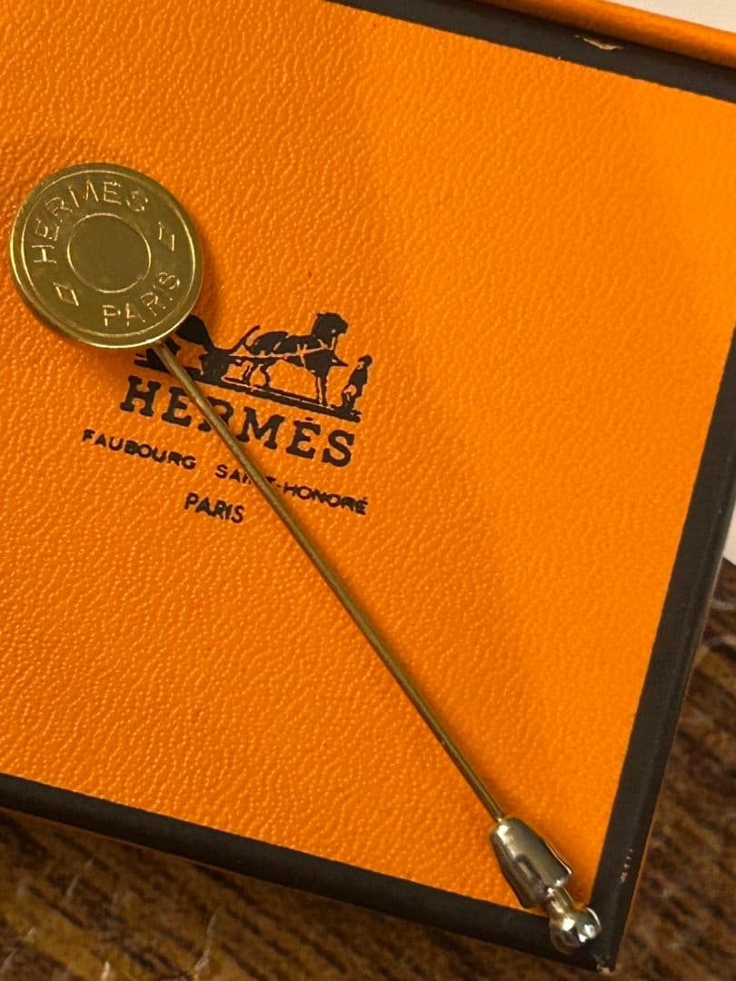 エルメス HERMES セリエ ピンブローチ ゴールド 箱付 - メルカリ