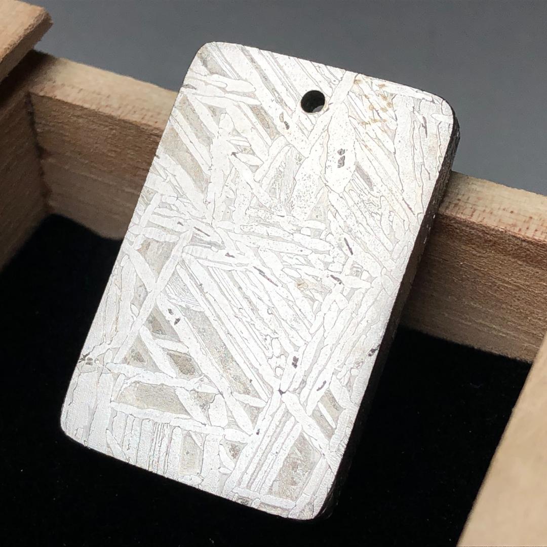 隕石 鉄隕石　アルタイ隕石　ペンダントトップ　ナチュラル　原石　重さ約42g 隕石 鉄隕石 アルタイ隕石 ペンダントトップ ナチュラル 原石 重さ約43g