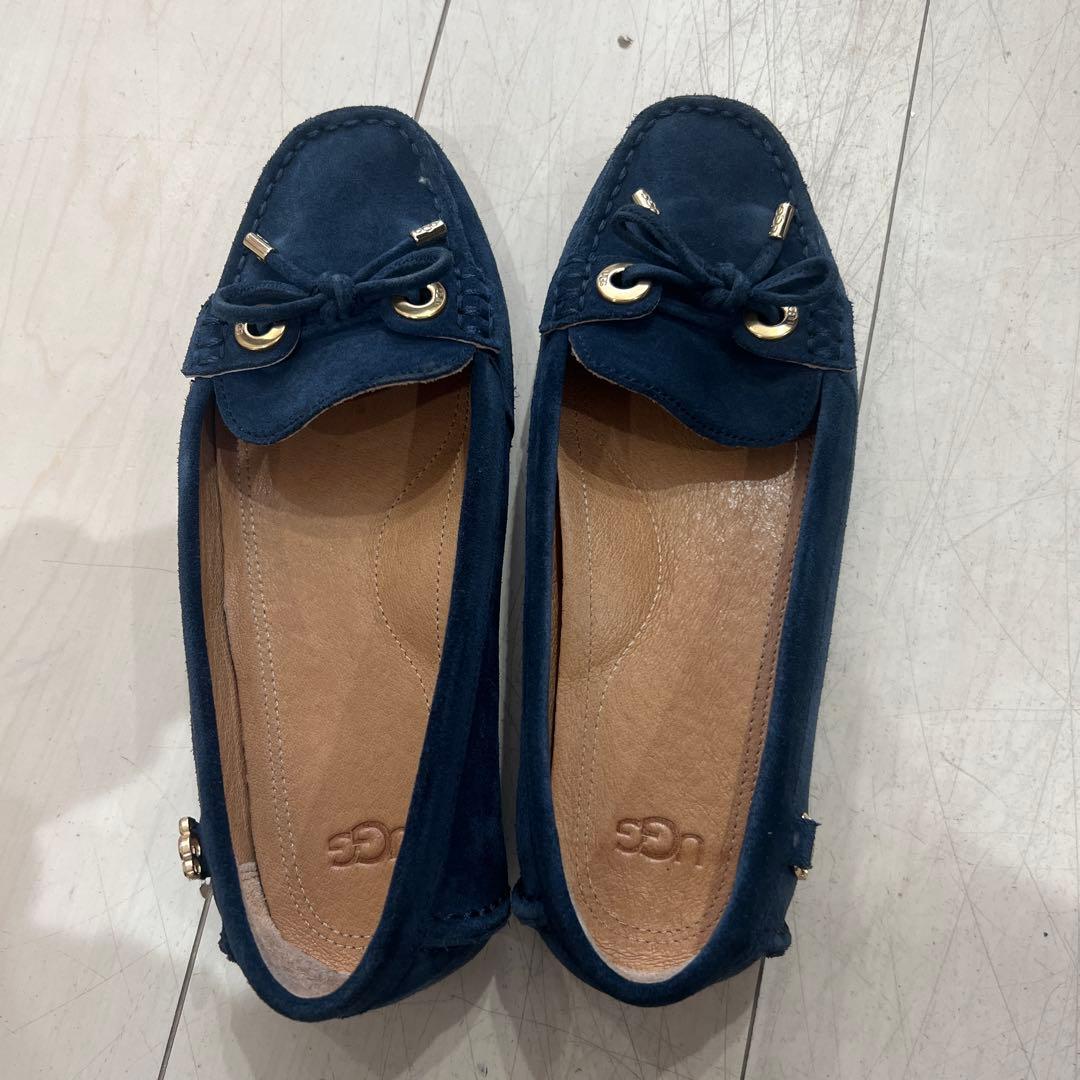 美品UGG ネイビー スエード モカシン - メルカリ