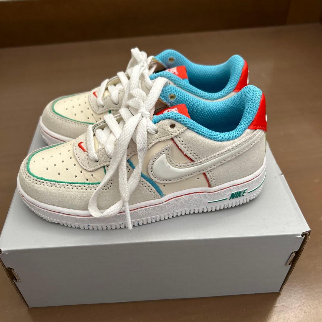 NIKE エアフォース1 LV8 ￼FQ8351-110 スニーカー