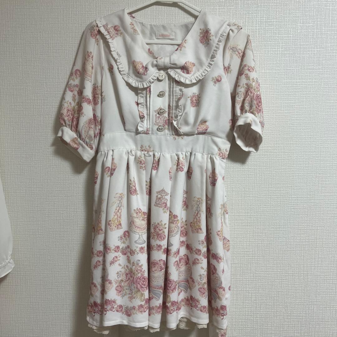 LIZLISA フラワープリント 半袖ワンピース - メルカリ