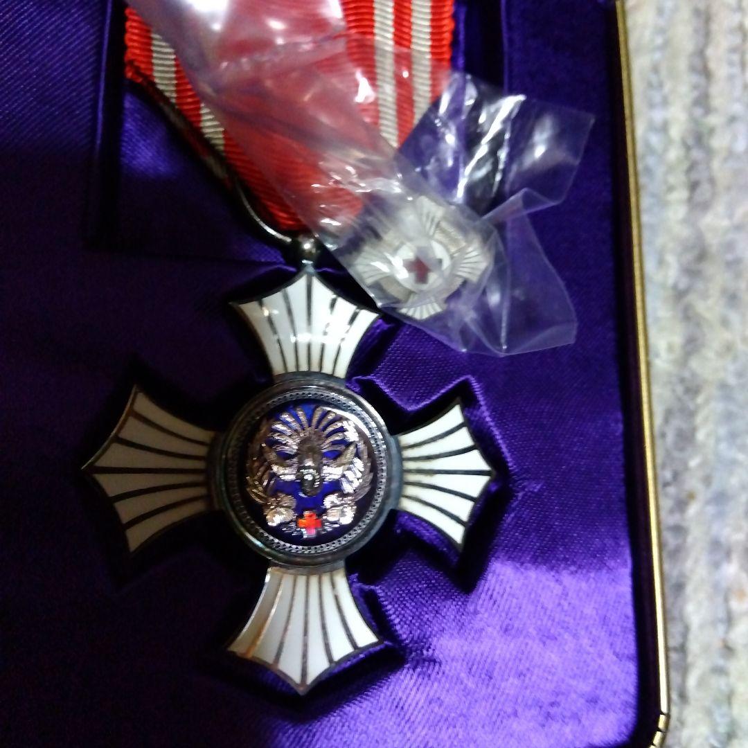 日本赤十字社勲章、ピンバッチ付き