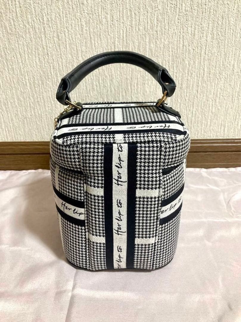 HLT Jacquard Vanity Bag - メルカリ