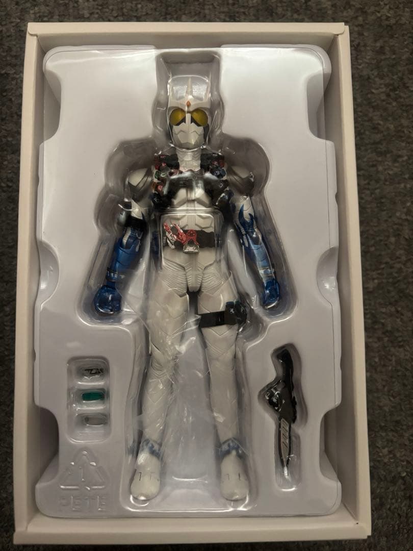 S.H.Figuarts (真骨彫製法) 仮面ライダーエターナル