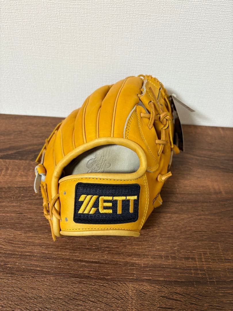 軟式グローブ　右投げ　ZETT PROSTATUS ZETT PROSTATUS 軟式グローブ ブラック/レッド ZETT PROSTATUS 軟式