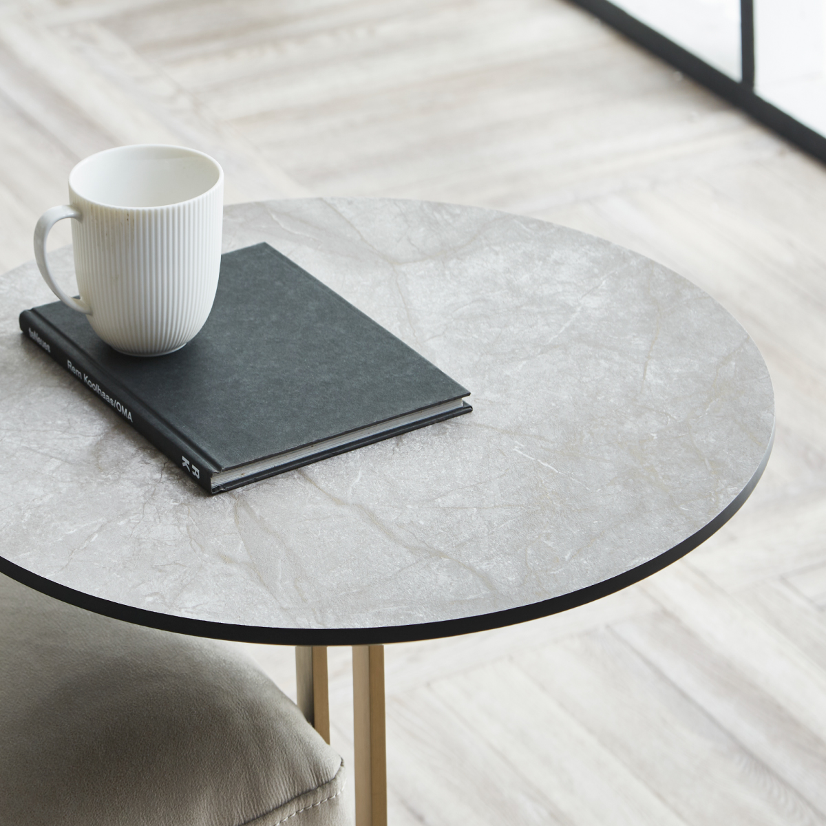 イタレーヌ サイドテーブル ラウンド脚 ｜関家具公式通販サイト