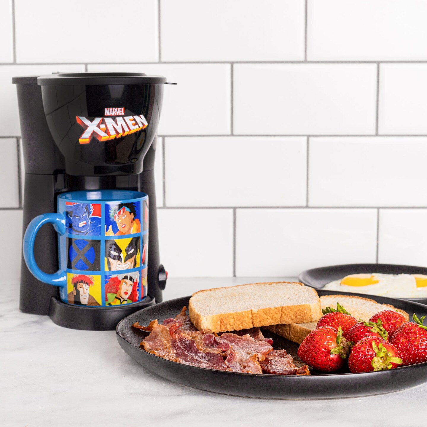 Uncanny Brands Marvel X-Men Single Cup Coffee Maker with Mug