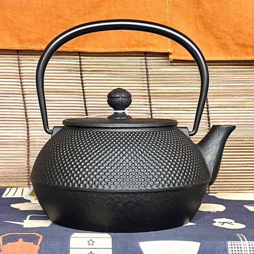 南部鉄器 岩鋳 IH対応鉄瓶 7型アラレ 0.9L | 内藤金物店 | 静岡県富士