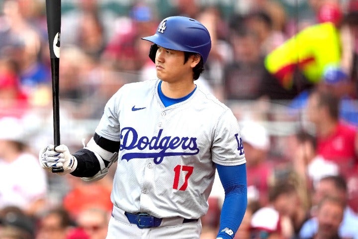 大谷翔平の背番号「17」のユニホームでピッチングを披露したSEVENTEEN