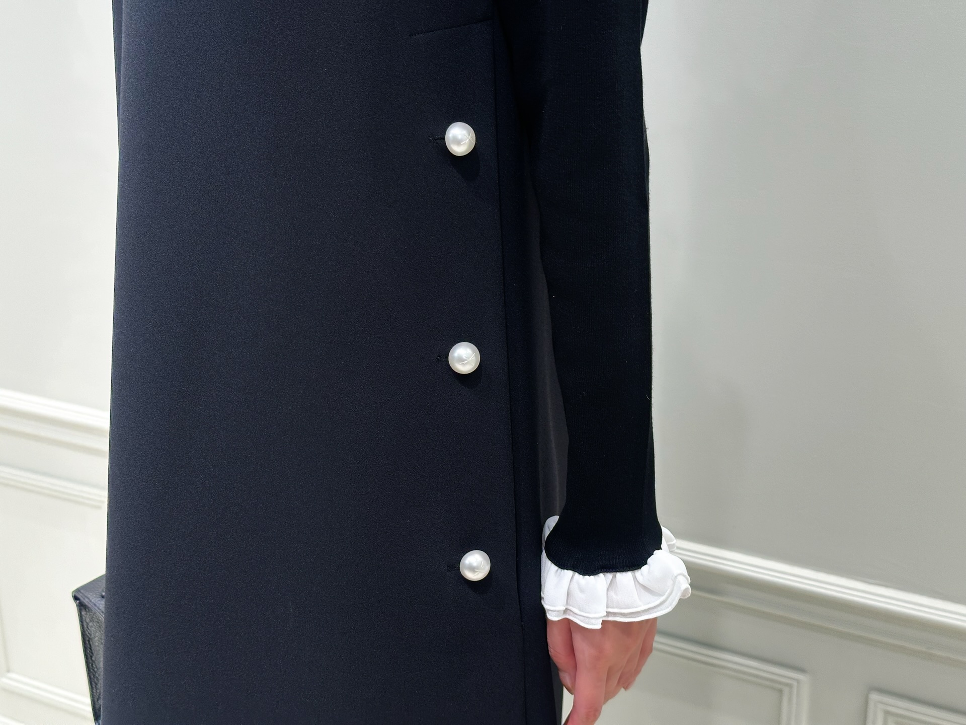 SALE】重ねるだけで、品よく華やぐ。ニットジョーゼットサイドパール