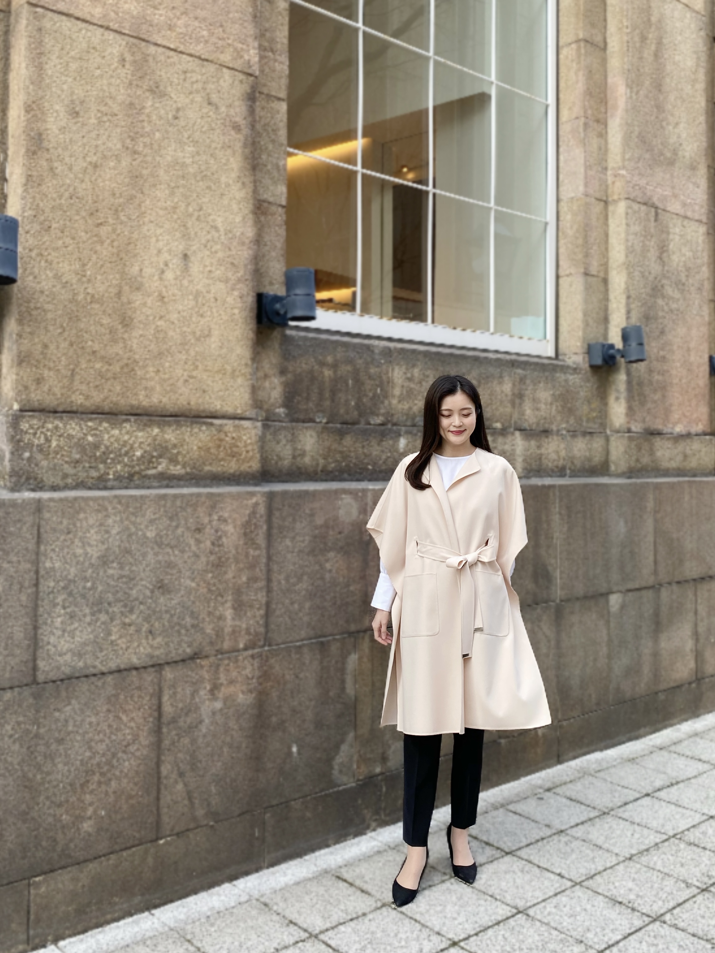 春を感じる！ジョーゼットボンディングケープコートで作る洗練コーデ