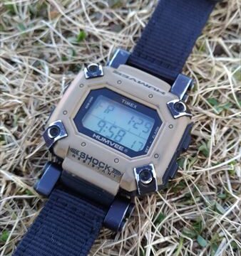 タイメックス ハンビー (TIMEX HUMVEE) ワイルドボディーでタフな