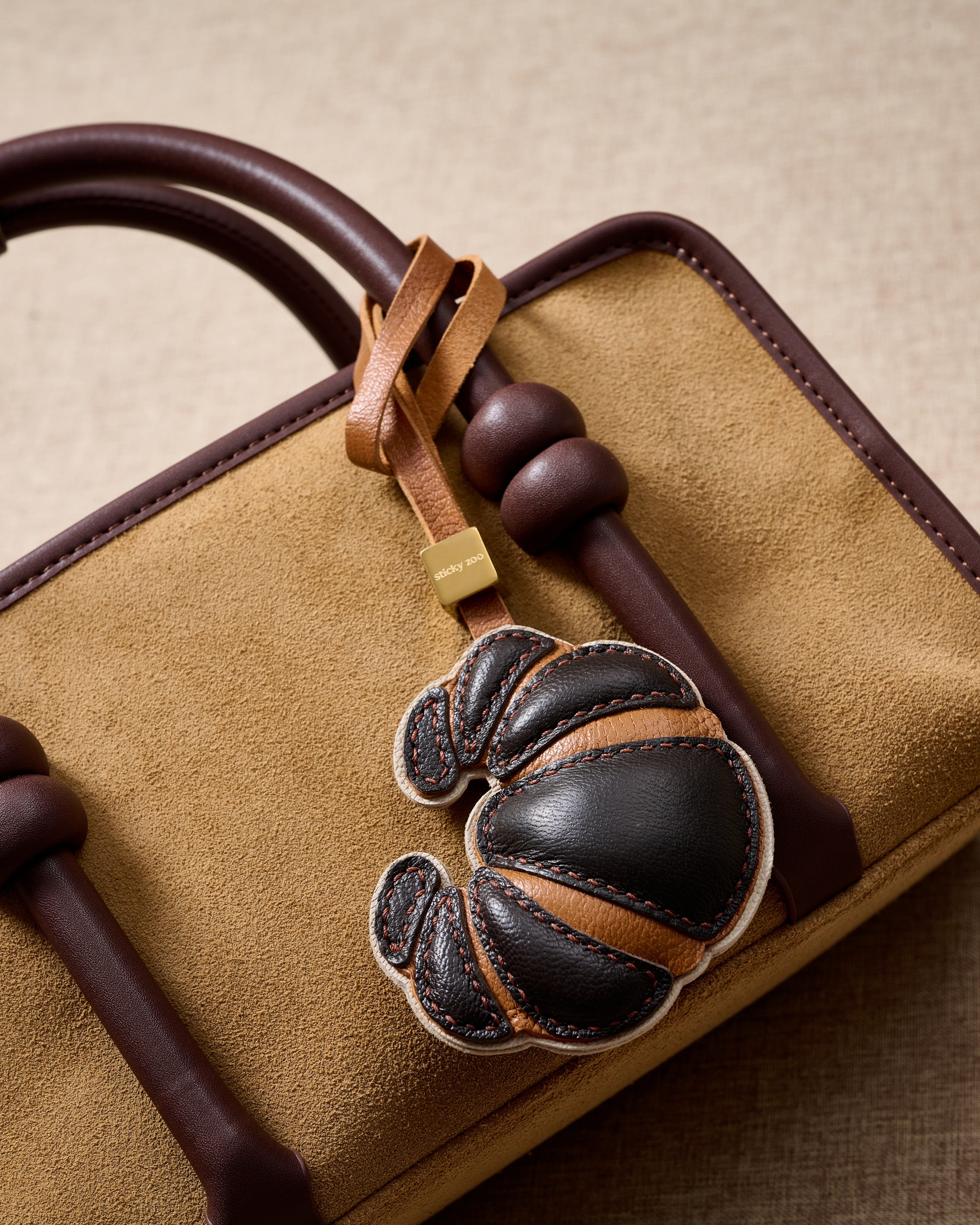 ブラック＆ブラウン クロワッサンレザー バッグチャーム＆キーチェーン