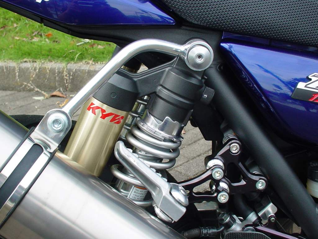 マフラーリペアパーツ サイレンサーステーUP用 / SST ZRX1100