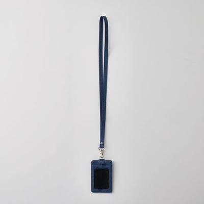 電車の定期券や交通ICカード、社員証などの収納に便利なケース裏面2