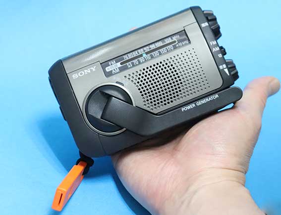 SONY ICF-B300 レビュー 1台3役 FM/AMラジオ スマホ充電 LEDライト