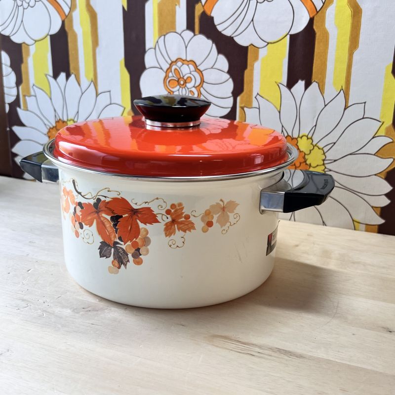 マルビシ ホーロー両手鍋 カラーホーローウェア オレンジ蓋 葡萄柄