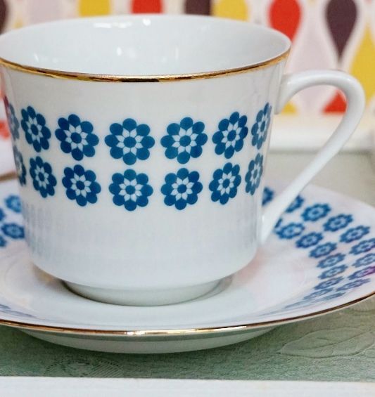 オレンジとブルーのレトロポップ花柄カップ＆ソーサー 70年代 金ライン