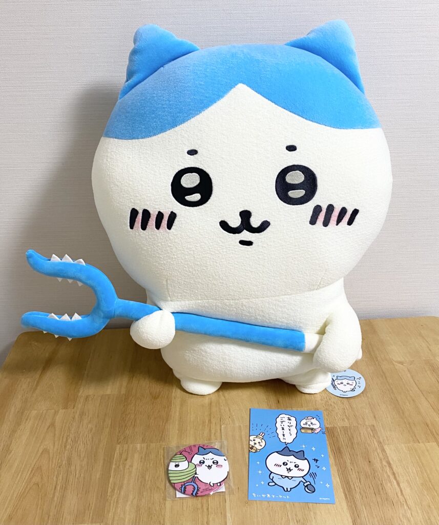 ハチワレちゃんの討伐棒をもった特大ぬいぐるみ届いた✨ | しゅみる